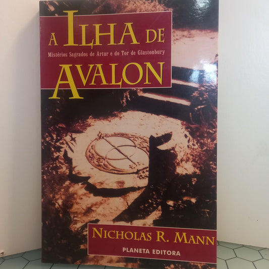 A Ilha de Avalon Mistérios sagrados de avalon e do tor de glastonbory (Bom Estado / Com Anotações na Primeira Página)