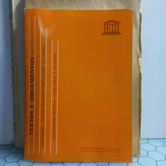 Textos e Documentos (Muito Bom Estado)